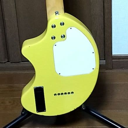 FERNANDES　ZO-3　エレキギター　イエロー　アンプ内蔵ギター