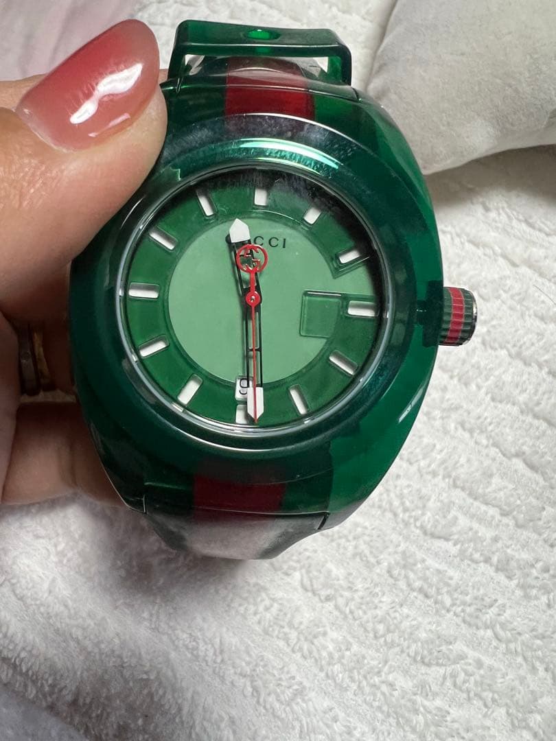 今だけ値下げGUCCI グリーン/レッド ラバーベルト時計ユニセックス
