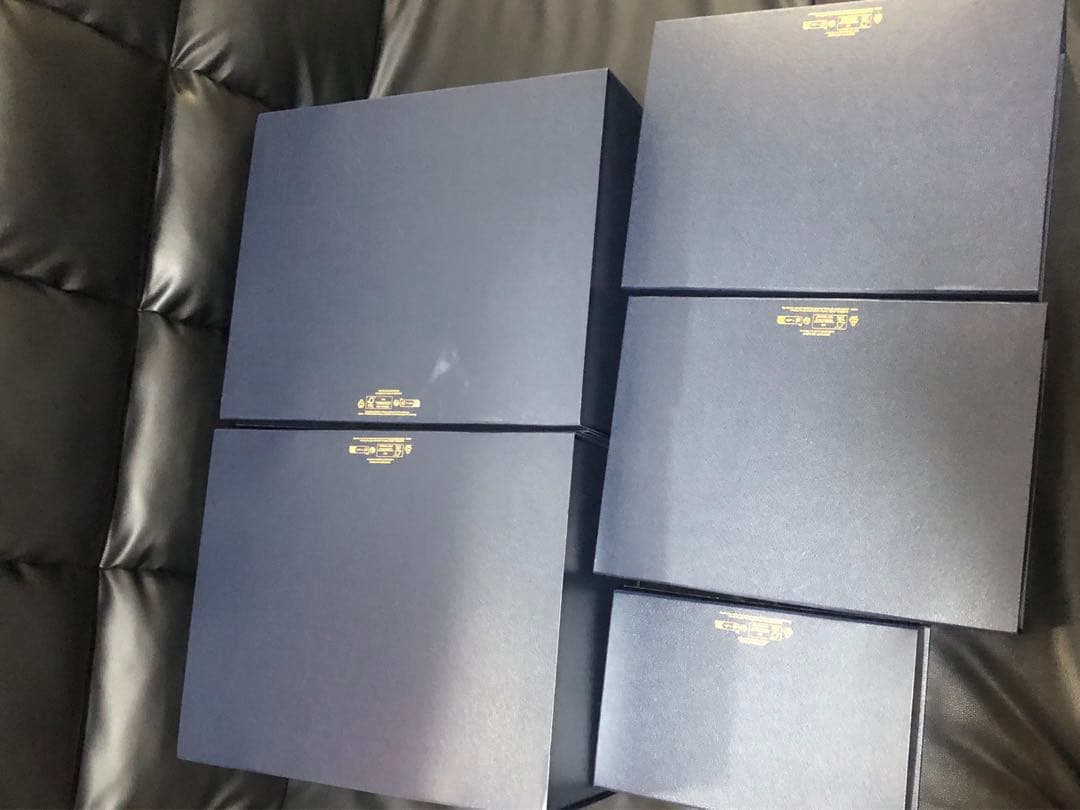 ルイヴィトン　ホリデー限定　バッグ等の箱9箱　大サイズ、中サイズ