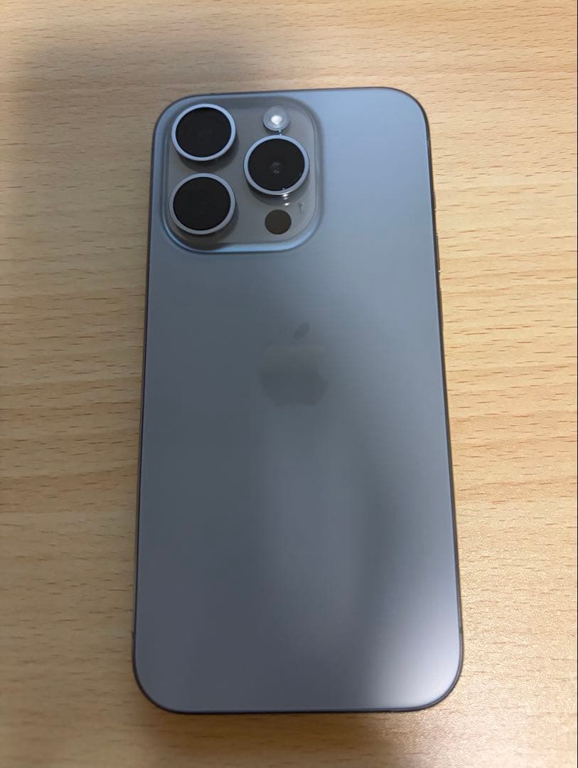 中古　iPhone 15pro ナチュラルチタニウム　128gb