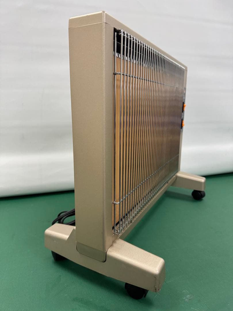 サンルミエキュート パールゴールド 遠赤外線ストーブパネル ヒーター 暖房器具