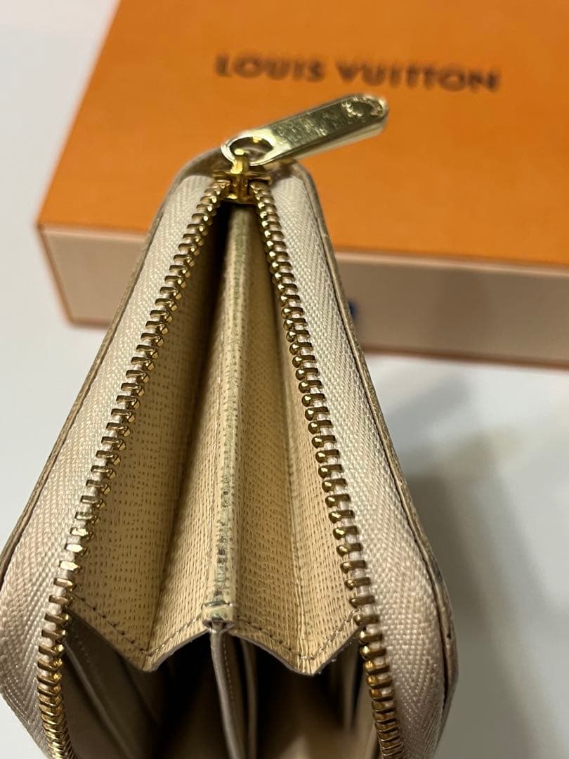 ルイヴィトン ダミエ アズール ジッピー パース コンパクトウォレット 白