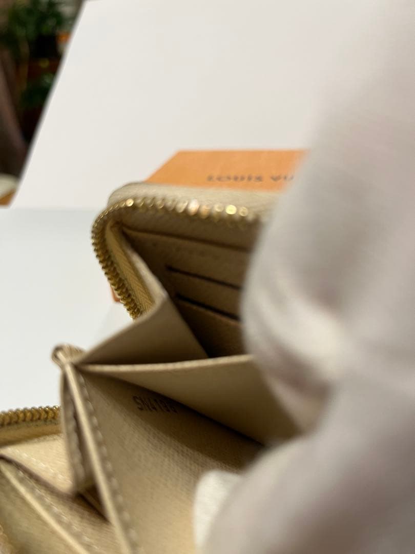 ルイヴィトン ダミエ アズール ジッピー パース コンパクトウォレット 白