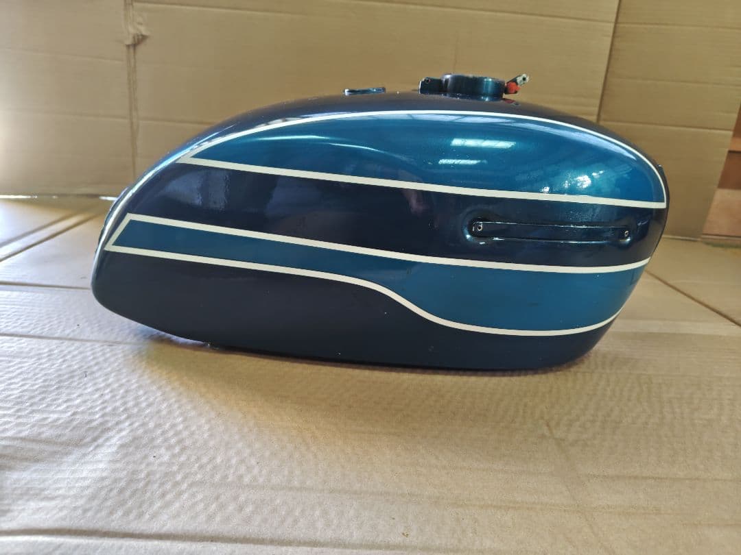 カワサキ　W3　純正ガソリンタンク 青