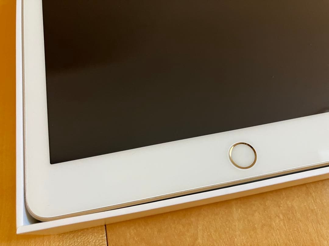 【極美品】iPad 第5世代 128GB Wi-Fiモデル/シルバー/動作良好