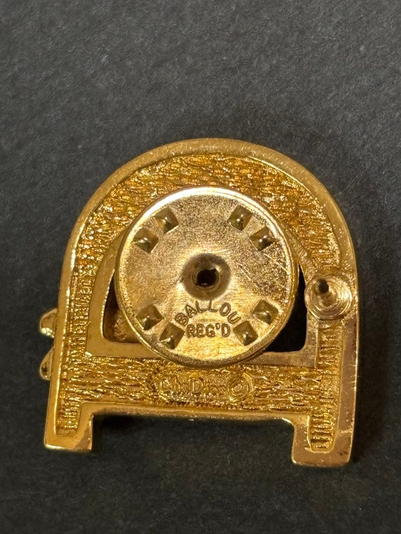 クリスチャン　ディオール　dior ピンブローチ　蜂　ビー　Dロゴ　ゴールド