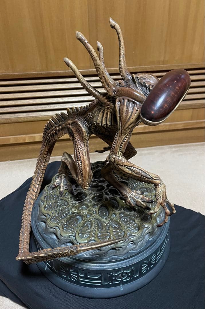 カ*シ様 【美品/元箱なし】SIDESHOW製 エイリアン4版ゼノモーフ スタチ