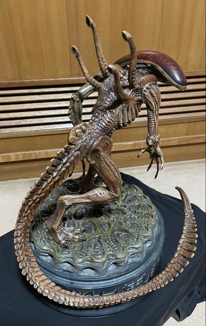 カ*シ様 【美品/元箱なし】SIDESHOW製 エイリアン4版ゼノモーフ スタチ