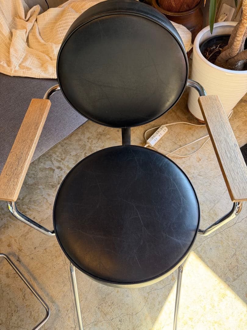 舞子。断捨離中　美容室 理容室 床屋 スタイリング カット セット チェア