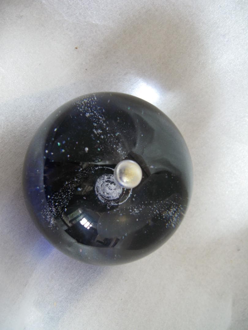 宇宙の銀河をモチーフにしたオブジェ 惑星 ガラスのアーティスト ワタナベカズオ