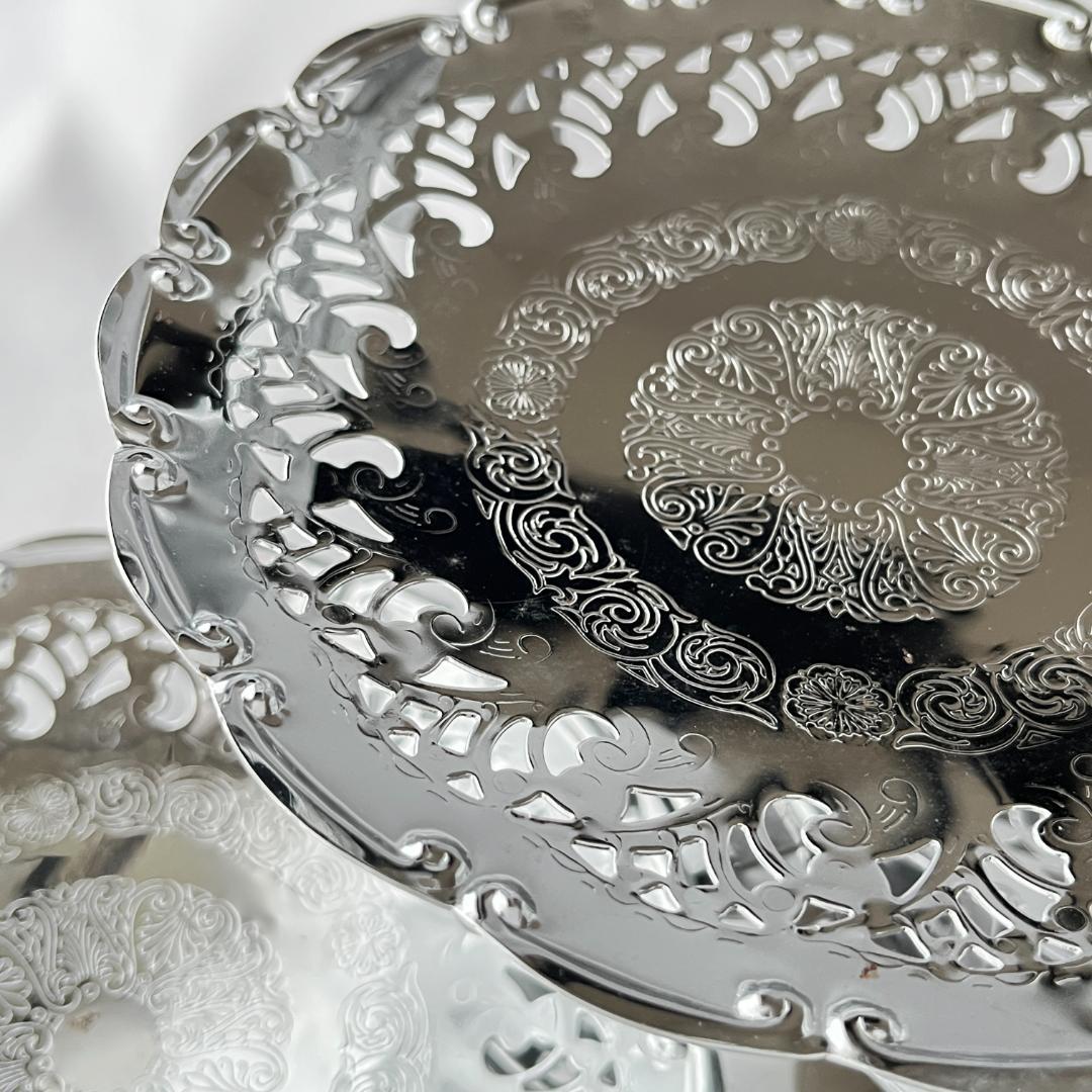 【英国】 エンボスと透かしのケーキスタンド バタフライ式