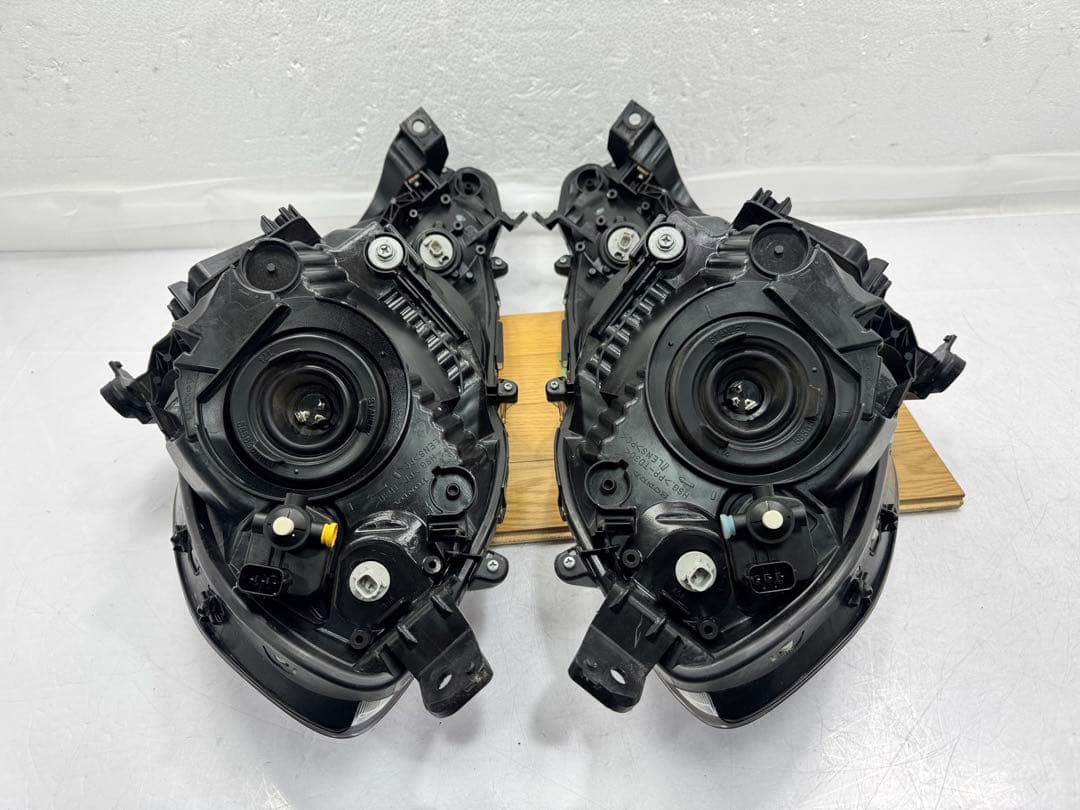 美品 ホンダ フィット 後期 GP1/GP4 GE6 HVヘッドライト 左右