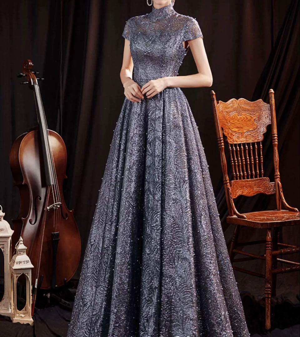 パール付き 煌びやかな生地が美しい 半袖のイブニングドレス