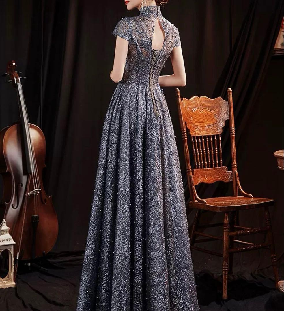 パール付き 煌びやかな生地が美しい 半袖のイブニングドレス