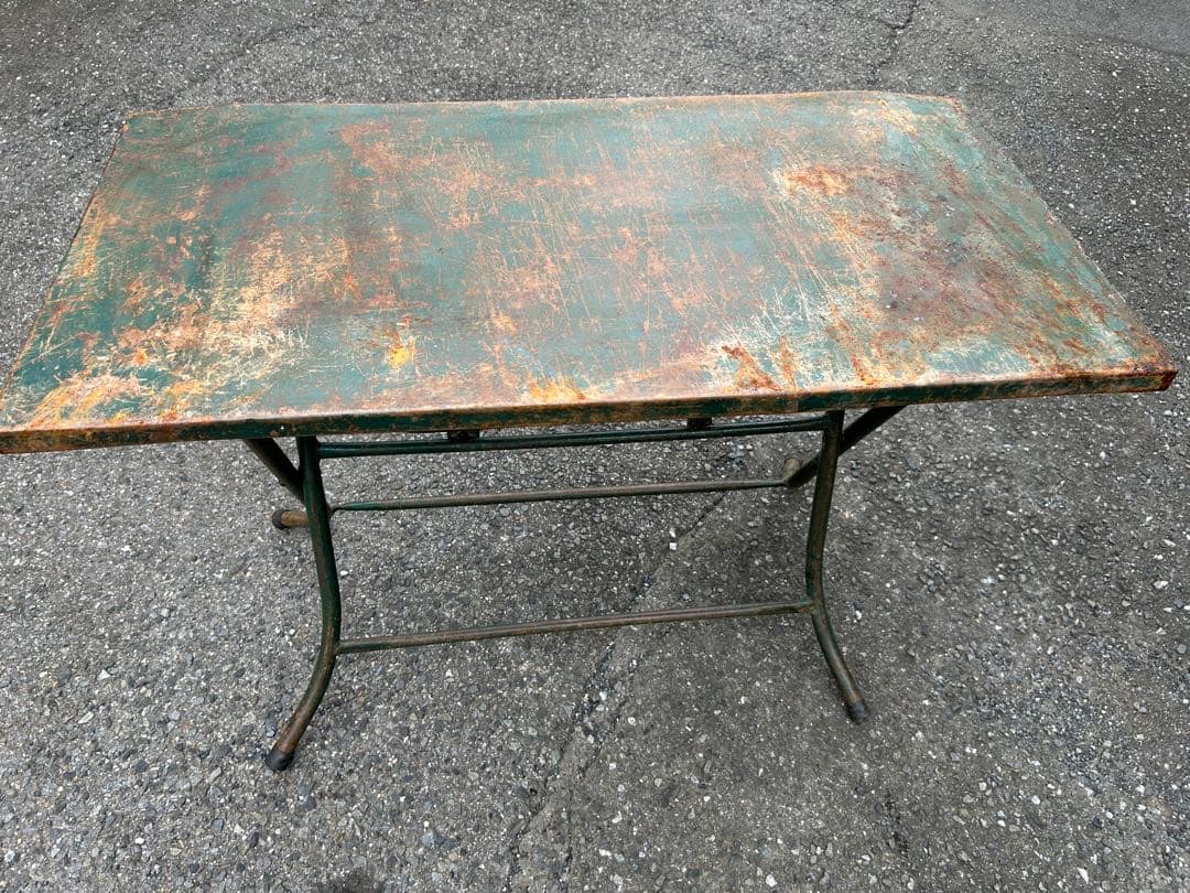 ビンテージ　折りたたみ式金属テーブル