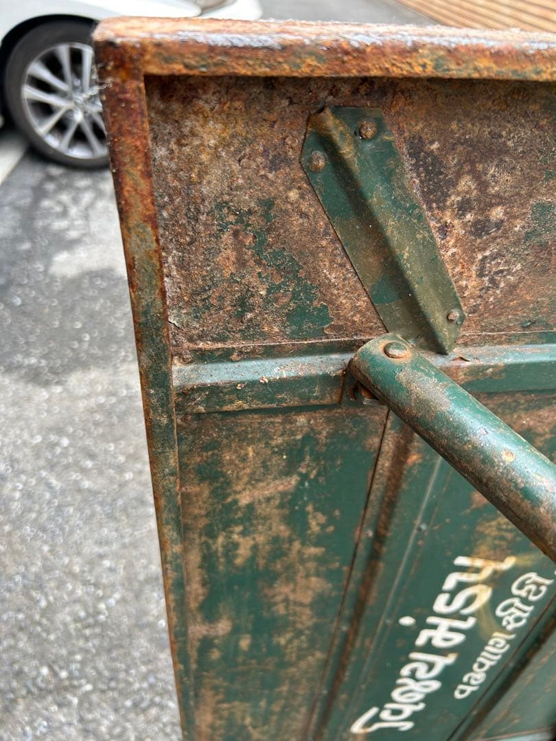 ビンテージ　折りたたみ式金属テーブル