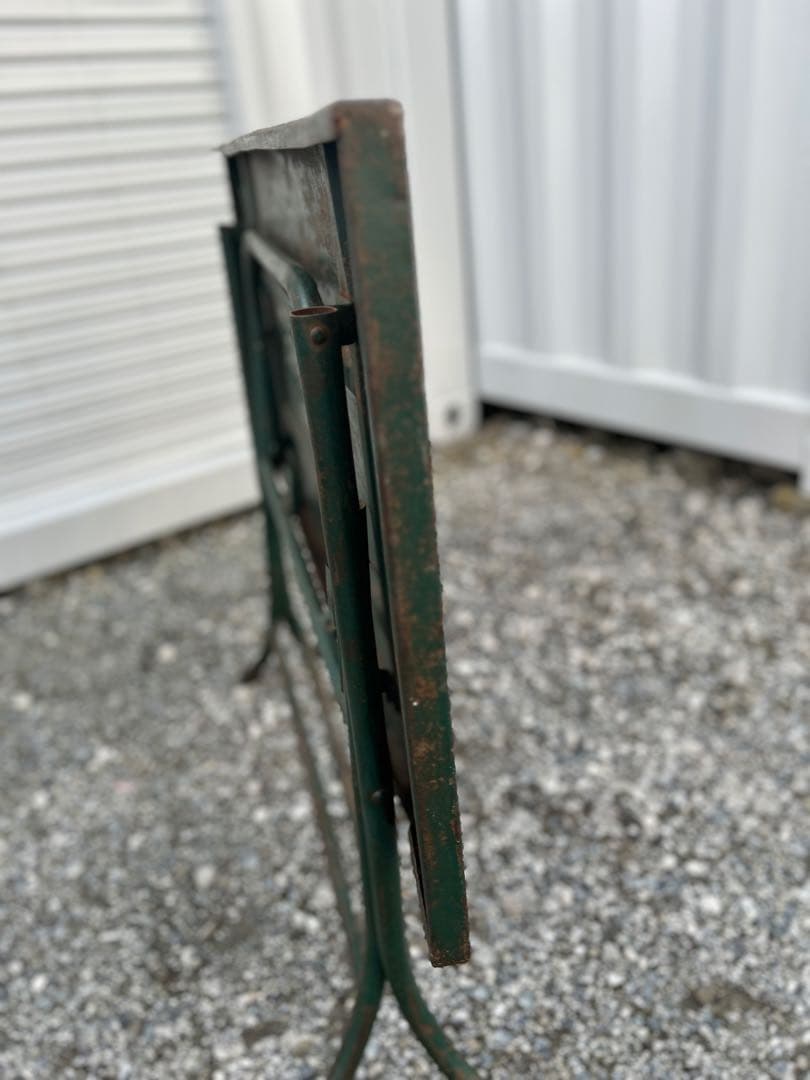 ビンテージ　折りたたみ式金属テーブル