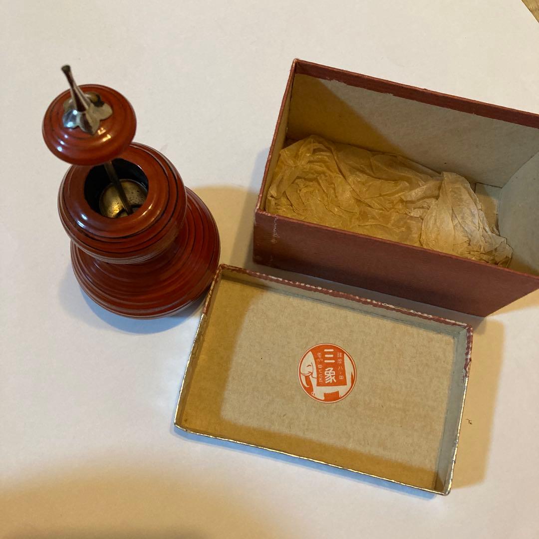 オレンジ色の漆器製振り出し茶道具　三象