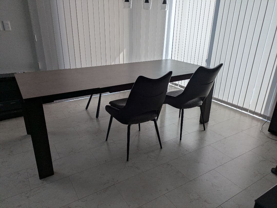 カリガリス オムニア 伸張 セラミック ダイニングテーブル