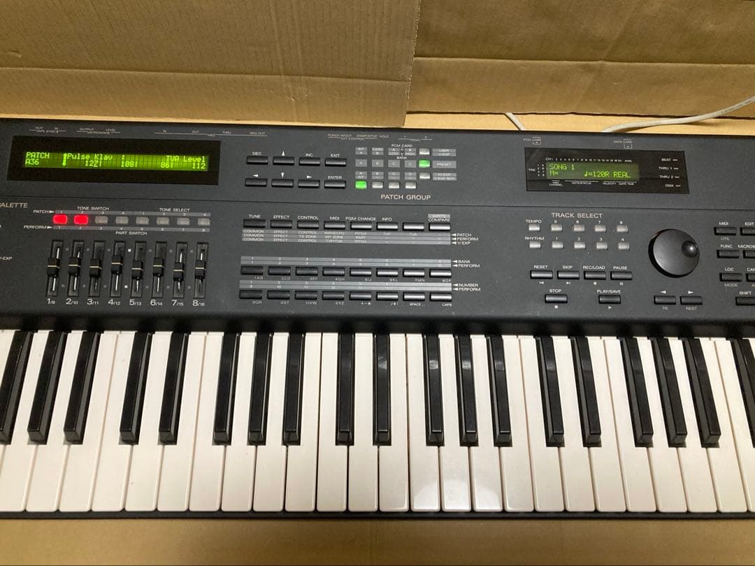 Roland JV-1000 シンセサイザー 0712 ローランド キーボード