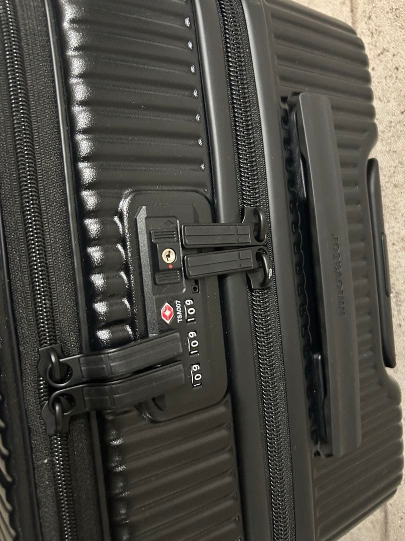 イノベーター　キャリーケース　多機能モデル　ブラック　1番人気の定番サイズ