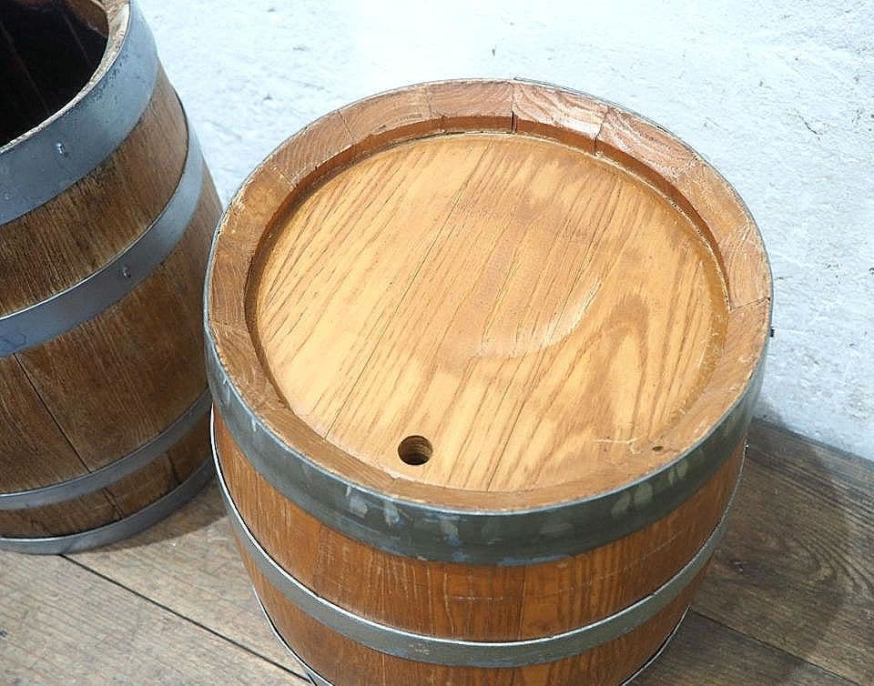 1354　2台セット　ヴィンテージ　古い木樽のオブジェ　椅子　スツール　レトロ