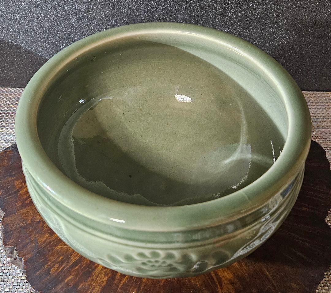 現代作家作　菊花文刻　青瓷　青磁　大香炉　花入れ　花器　口径約19.5cm　灰付