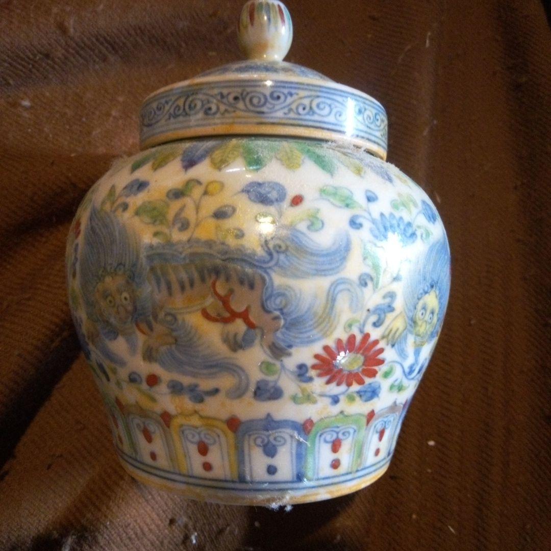 中国陶磁器　明赤絵　蓋付壺　天