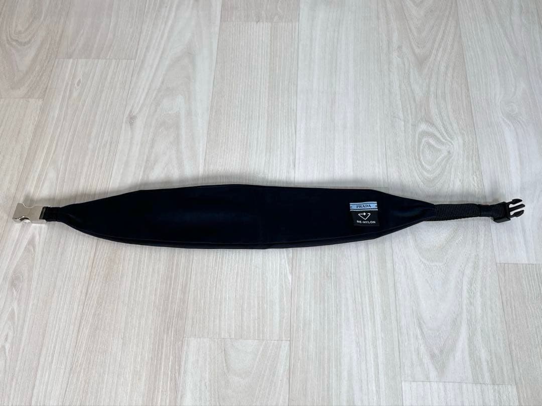 【美品】PRADA/プラダ　ヘアバンド　リナイロン　三角ロゴ　近年モデル　黒