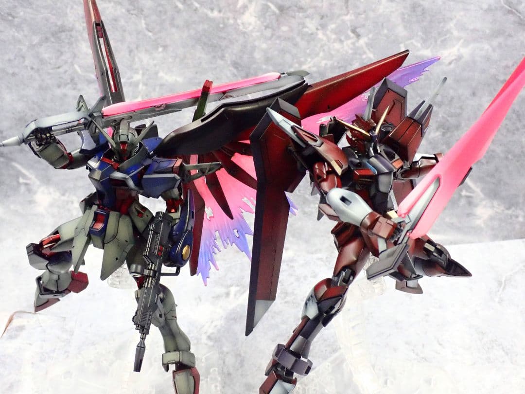 HGデスティニーガンダム、イモータルジャスティスガンダム 全塗装 ガンプラ完成品