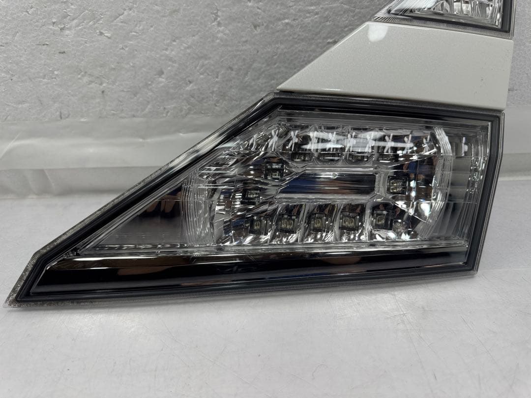 トヨタ 20 ヴェルファイア LED テールライト テールランプ 右側￼