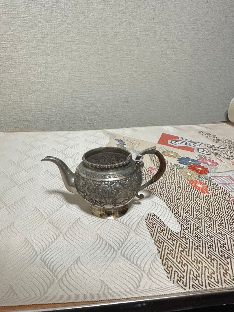 1900年アンティークの銀製ポット 中国またはベトナム製。