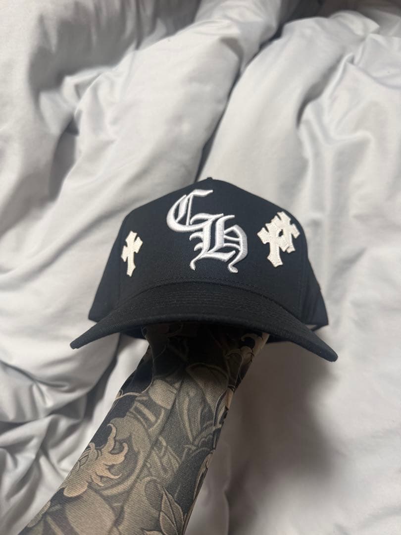 Chrome heartsブラック クロス刺繍 ベースボールキャップ