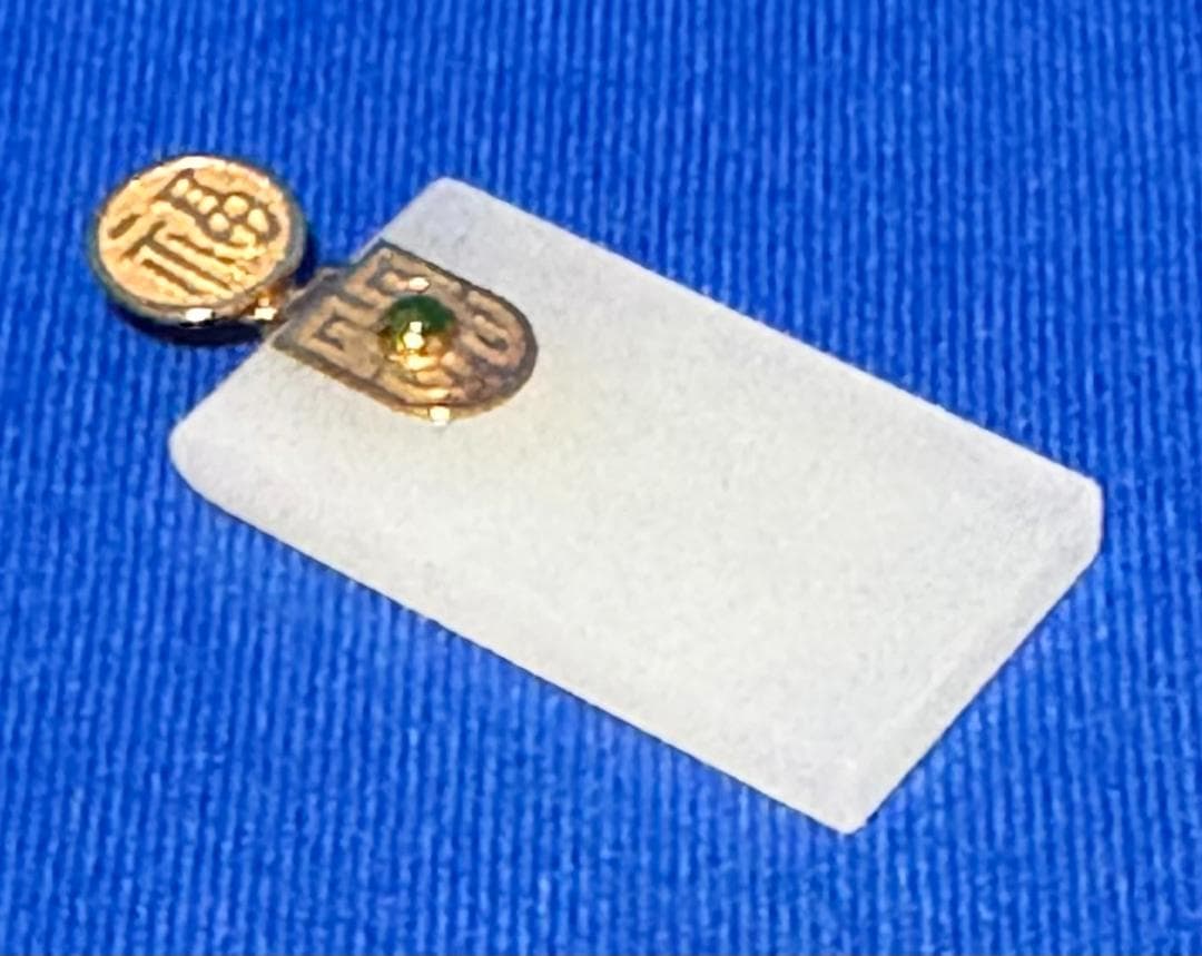 和田玉　ペンダントトップ　G18K金刻印　鑑定書つき　中国深セン