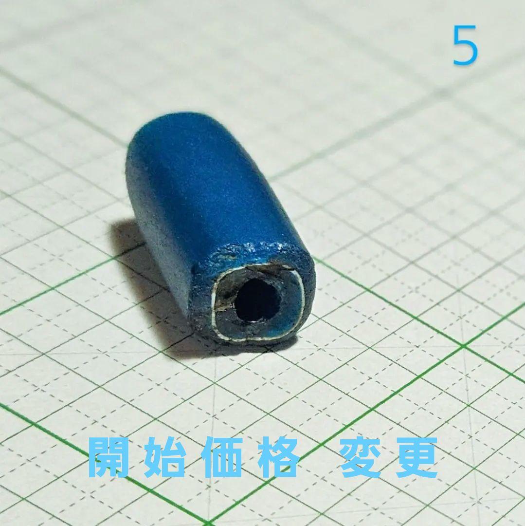 青色のアフリカとんぼ玉