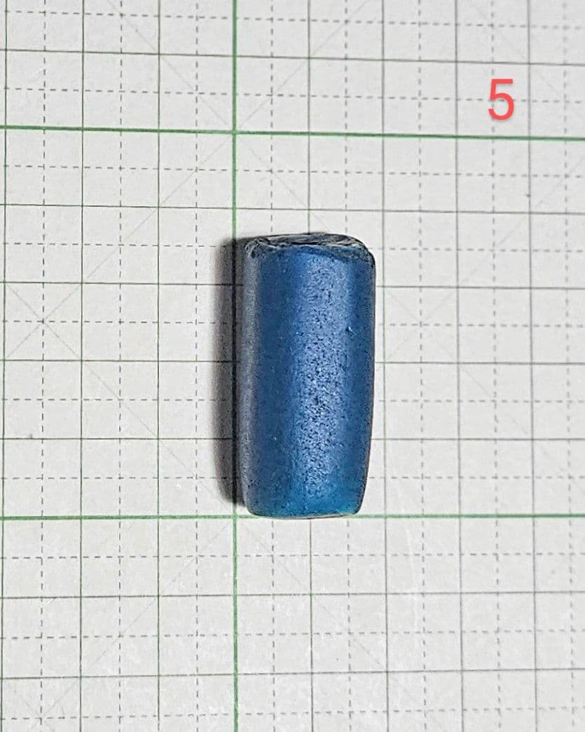 青色のアフリカとんぼ玉