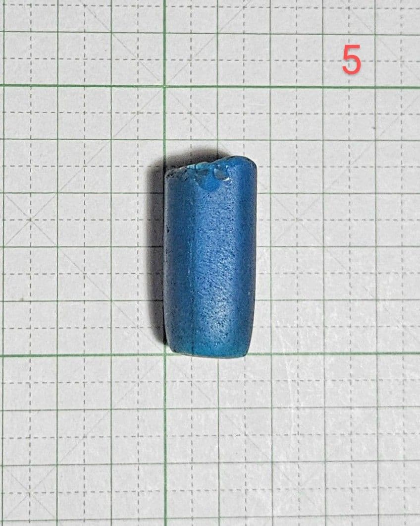 青色のアフリカとんぼ玉