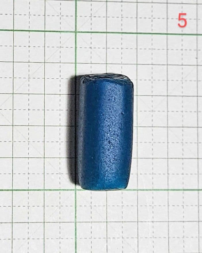 青色のアフリカとんぼ玉