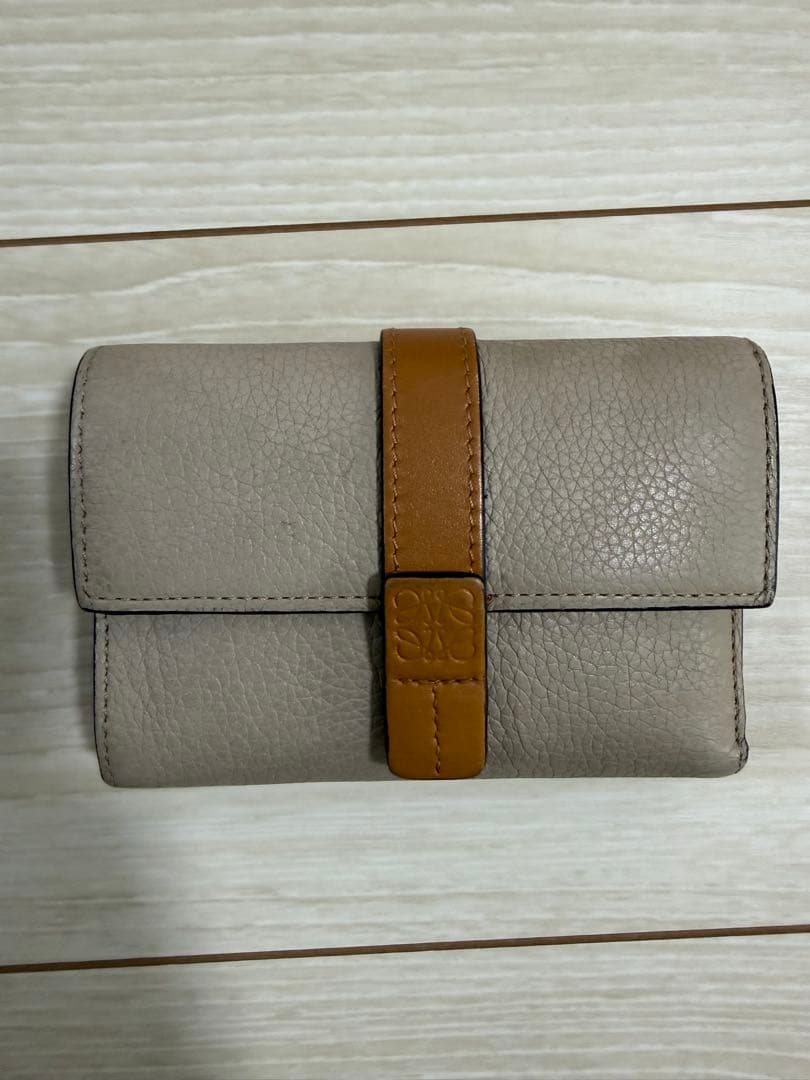 ロエベ　レザー製三つ折り財布 ベージュ