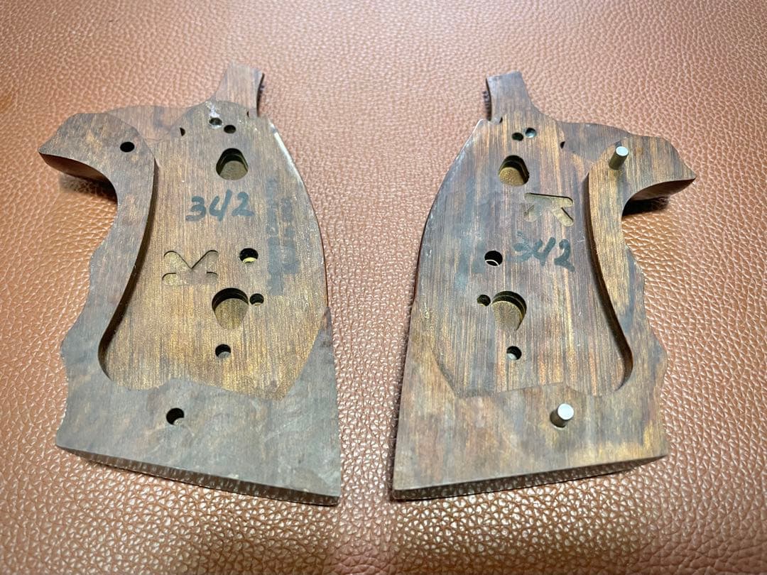 岡本様用　アルタモント　Ｋフレーム　実銃木製グリップ