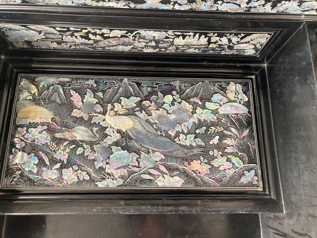 螺鈿の鏡台です 愛着のある品物ですので宜しくお願い致します