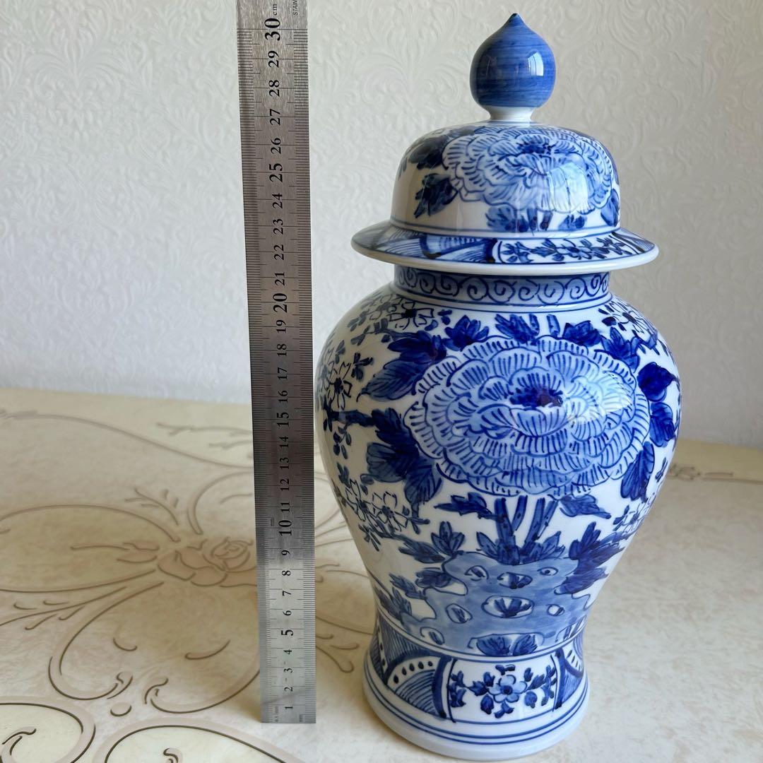 中国美術　大明乾隆年製　染付　蓋付き壺　沈香壺　置物　アンティーク　牡丹絵