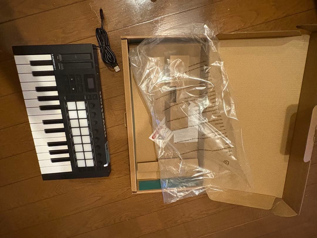 Novation Launchkey Mini 25 mk4 MIDIキーボード