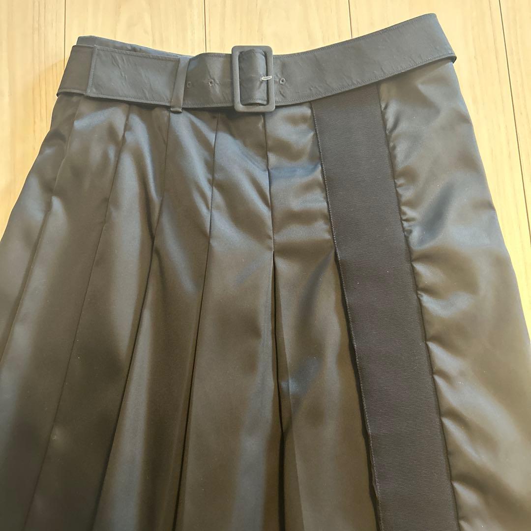 プラダ　PRADA スカート　40（M）黒　新品同様　美品