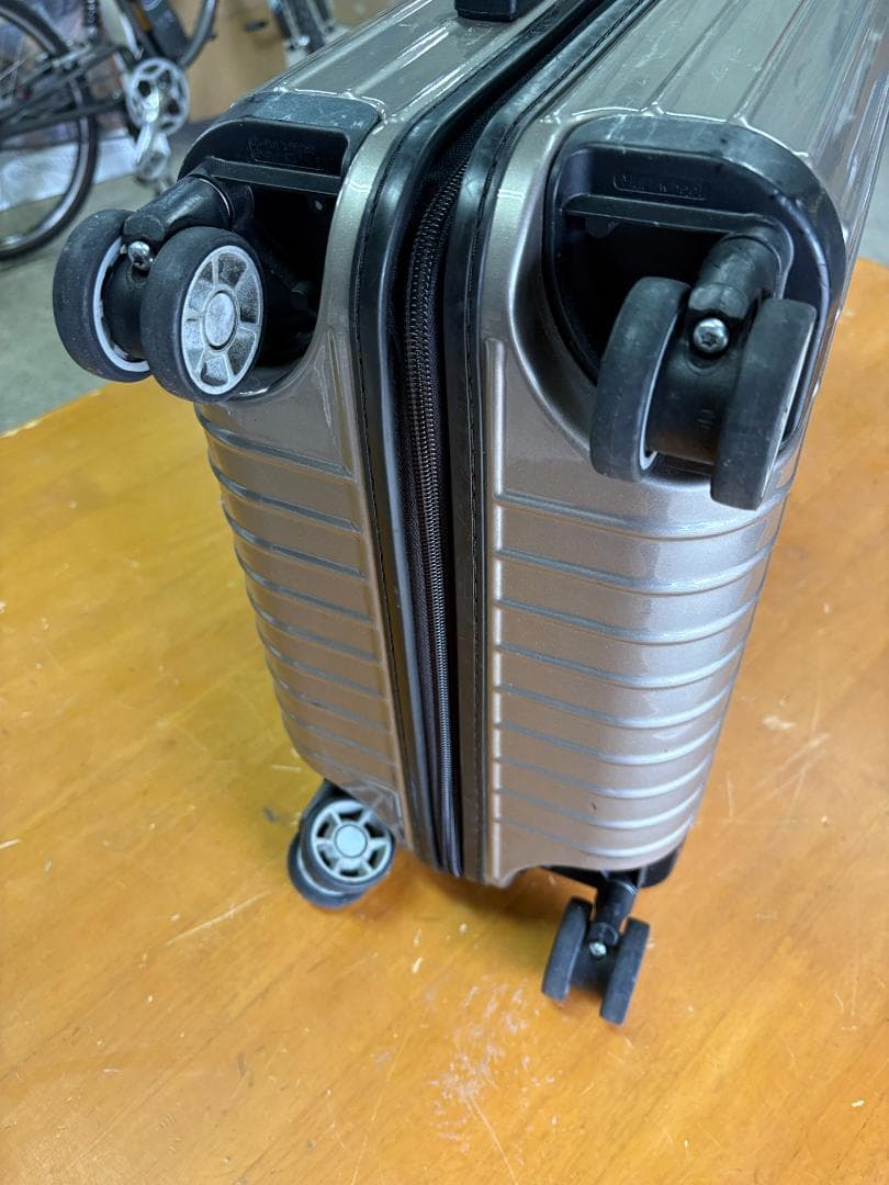 RIMOWA リモワ SALSA 4輪スーツケース 約68L 鍵なし