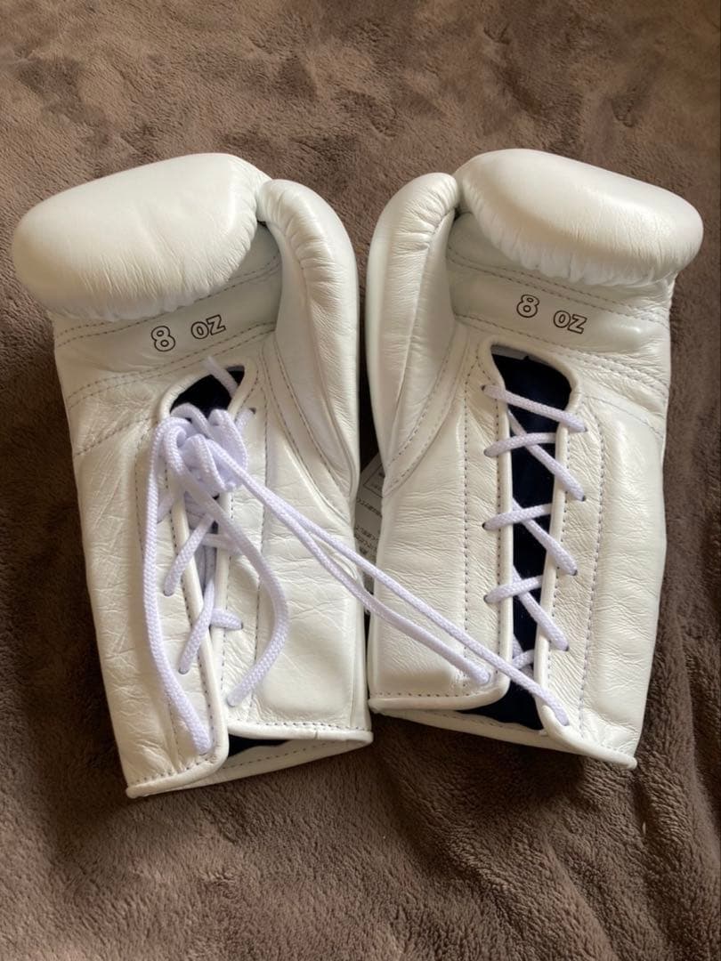 新品ウイニングボクシンググローブ8オンス　白　紐