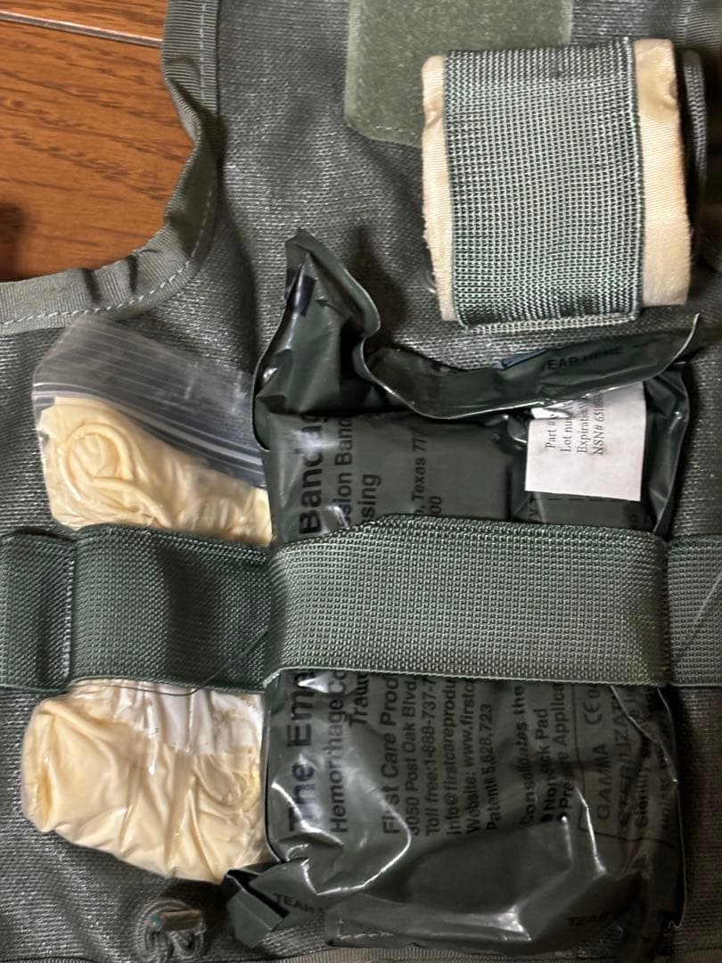 米軍放出品　実物　希少　未使用品 ファーストエイド キット セット 中身入り