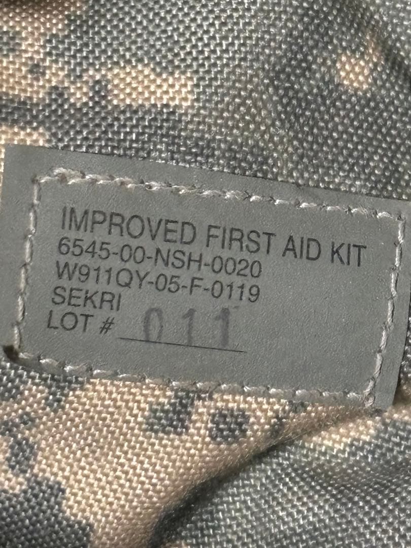 米軍放出品　実物　希少　未使用品 ファーストエイド キット セット 中身入り