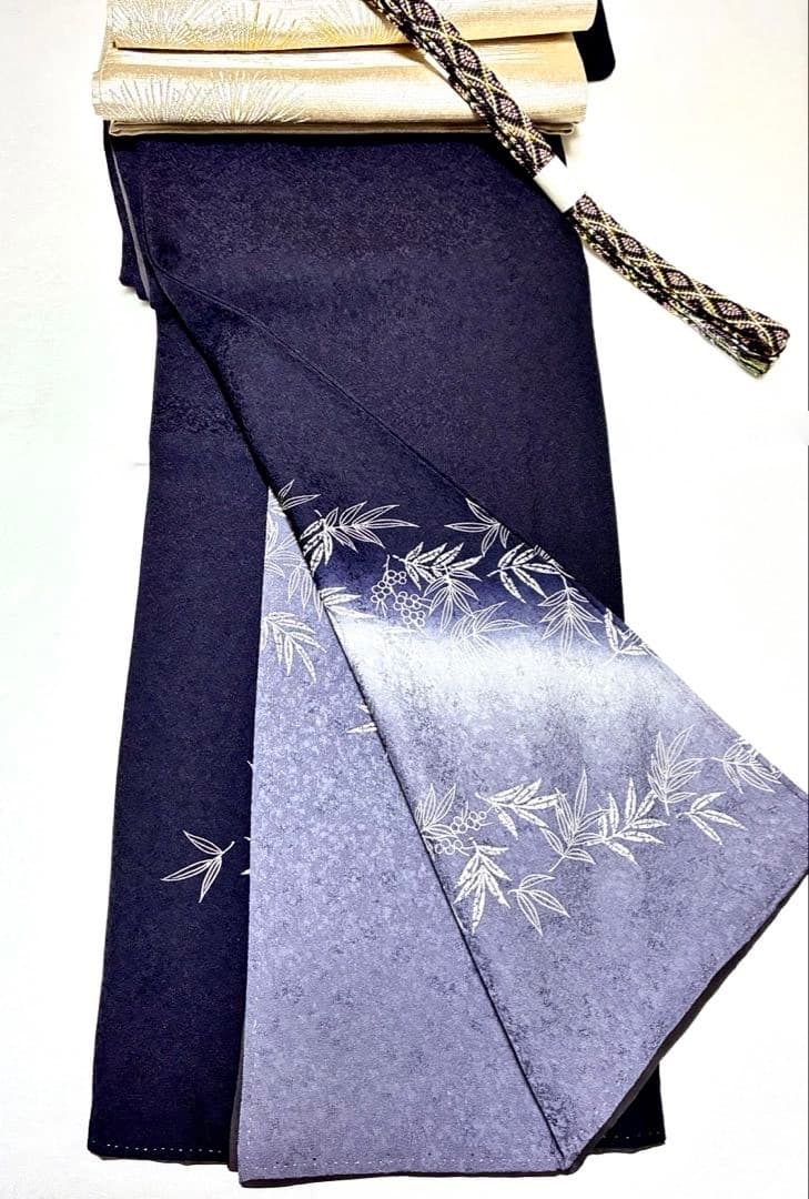 ご予約中です 初春 吉祥南天柄 上質正絹紋意匠 一つ紋 訪問着 深い濃紺色