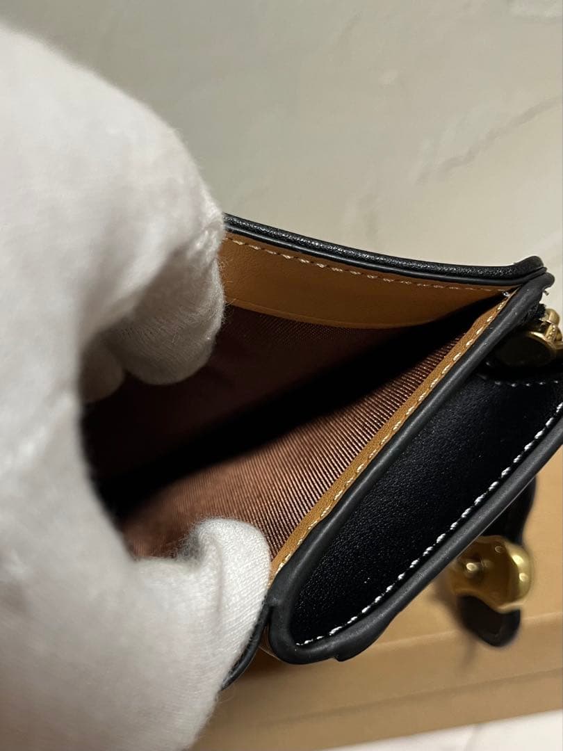 ✨️新品未使用✨️COACH ブラック 二つ折り財布